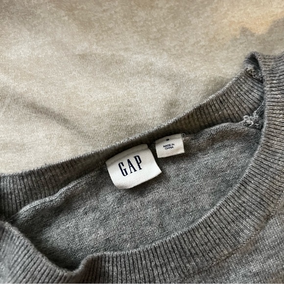 GAP Merino Wool Sweater with cutout shoulders & bell sleeves - Picture 4 of 4